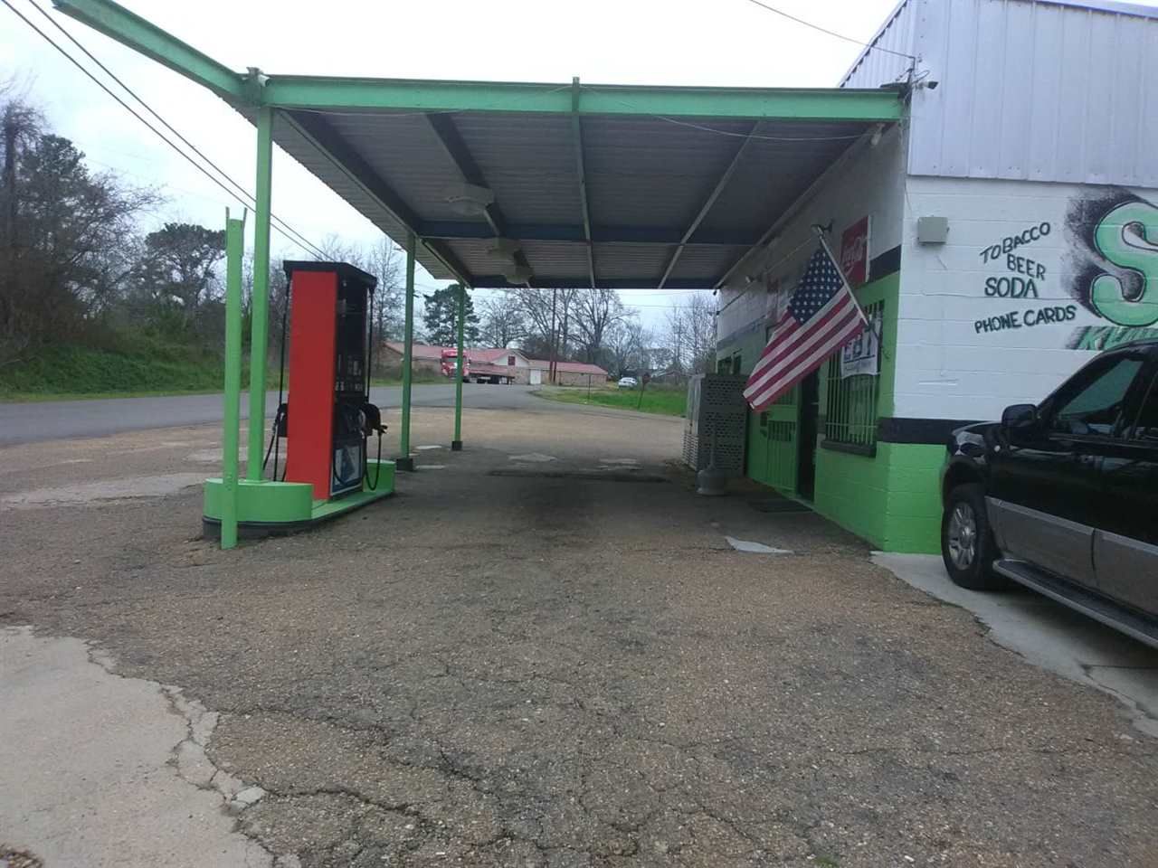 2011 Monticello St, Hazlehurst, MS 39083